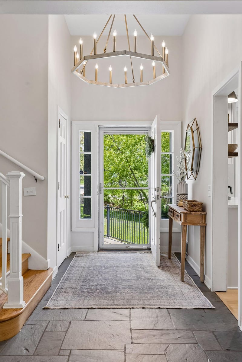522 Shadyway Rd, Wayzata, MN 55391