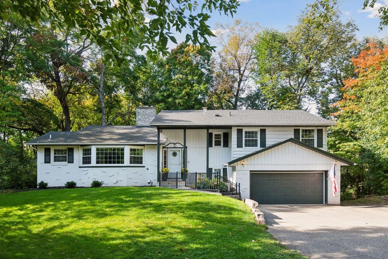 522 Shadyway Rd, Wayzata, MN 55391