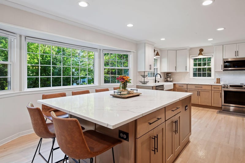 522 Shadyway Rd, Wayzata, MN 55391