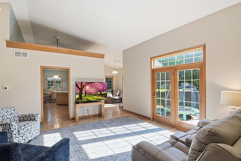 11 Moon Cir, Saint Cloud, MN 56301