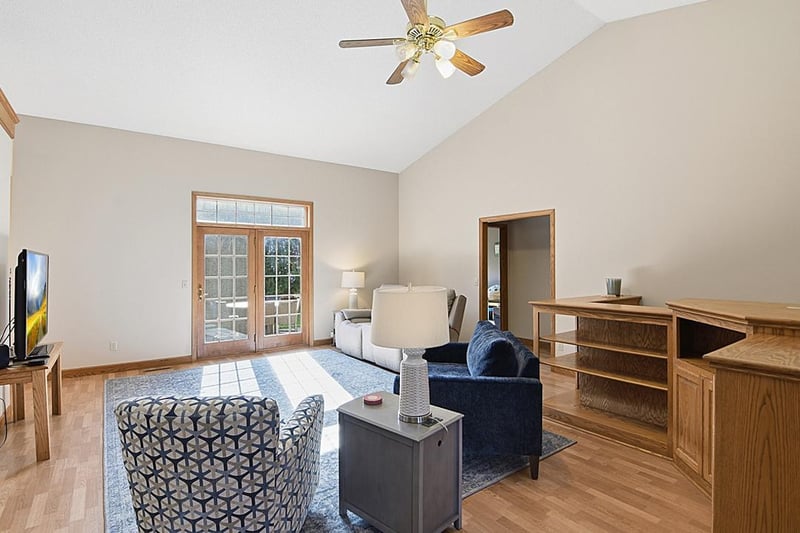 11 Moon Cir, Saint Cloud, MN 56301