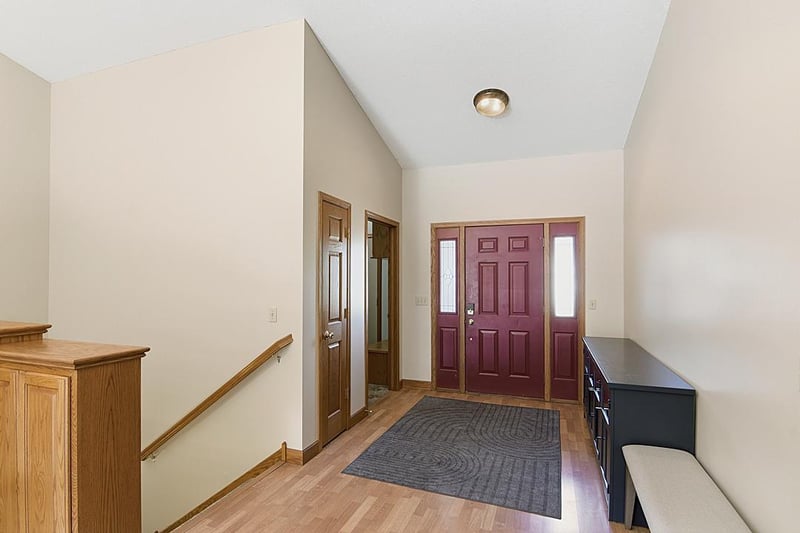 11 Moon Cir, Saint Cloud, MN 56301