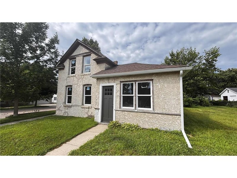 101 N Cedar St, Chaska, MN 55318