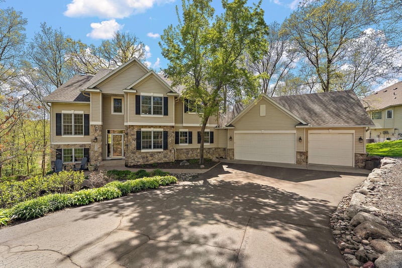 13724 Nevada Cir, Savage, MN 55378