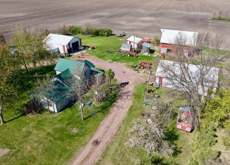 27707 330th Ave, Westbrook, MN 56183