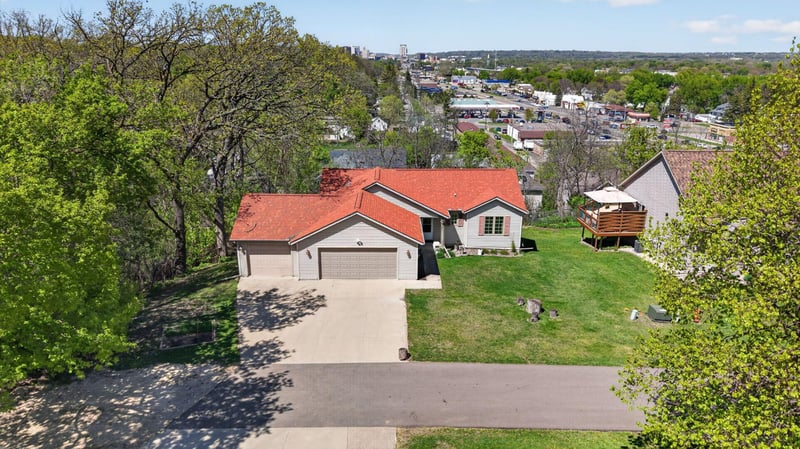 95 22nd St SW, Rochester, MN 55902