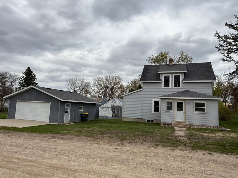 407 Shortline Ave, Sunburg, MN 56289
