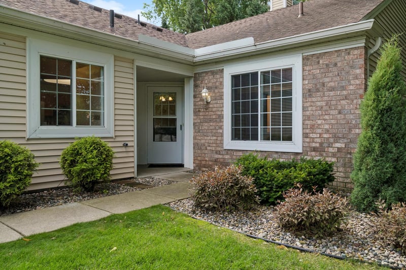 10957 Lexington Dr, Eden Prairie, MN 55344