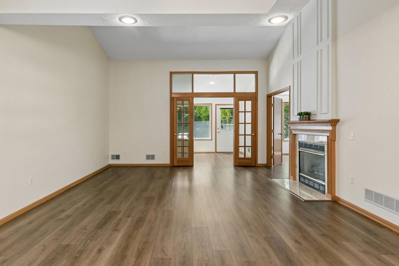10957 Lexington Dr, Eden Prairie, MN 55344