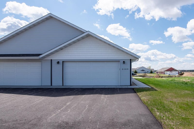 3109 Scotch Ln, Mankato, MN 56001