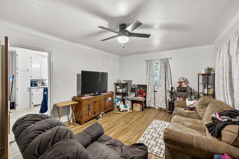 1562 Ivy Ave E, Saint Paul, MN 55106