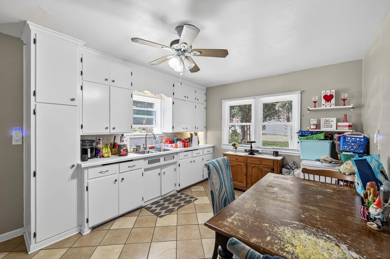 1562 Ivy Ave E, Saint Paul, MN 55106