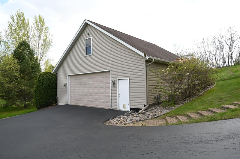 20247 Lake Ridge Dr, Prior Lake, MN 55372