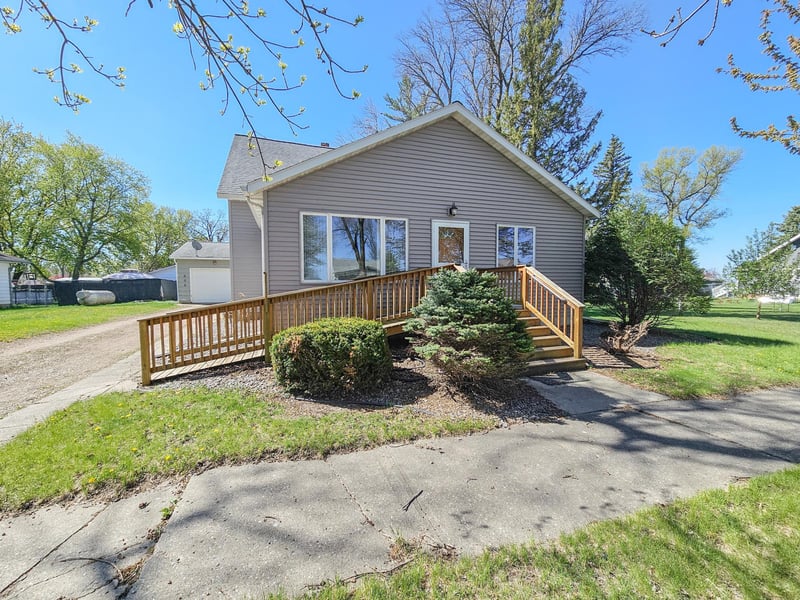 606 2nd St, Lucan, MN 56255
