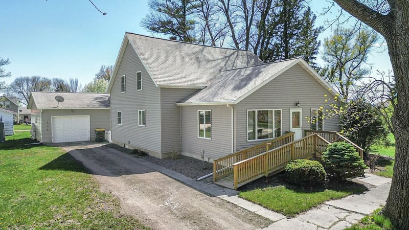 606 2nd St, Lucan, MN 56255