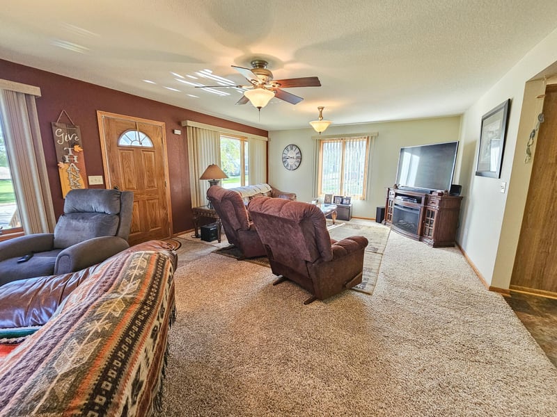 606 2nd St, Lucan, MN 56255