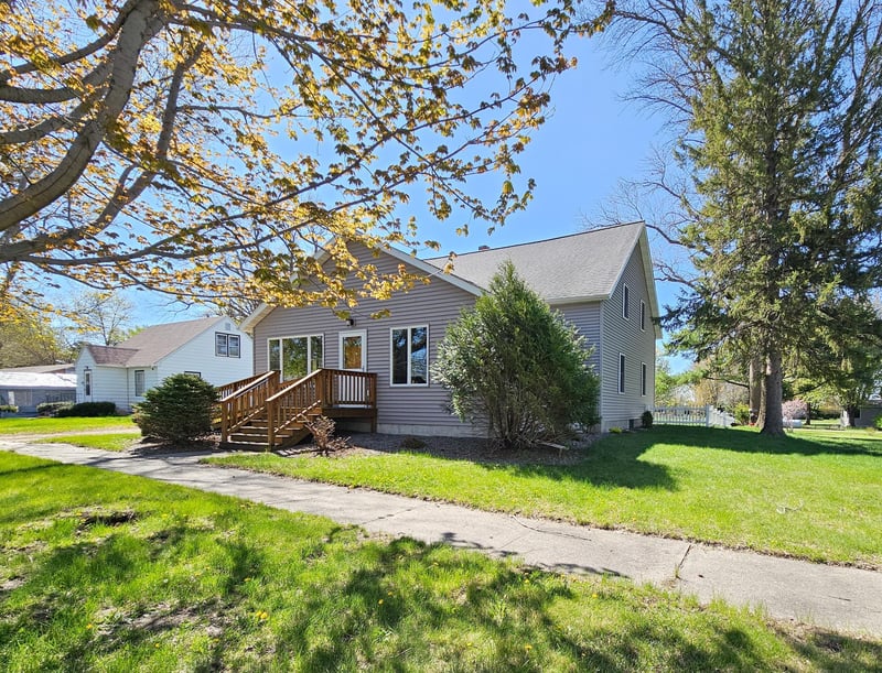 606 2nd St, Lucan, MN 56255