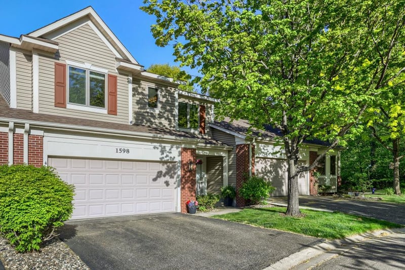 1598 Summit Shores Cir, Burnsville, MN 55306