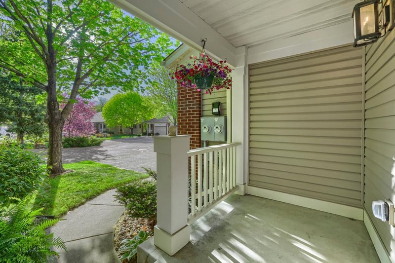 1598 Summit Shores Cir, Burnsville, MN 55306
