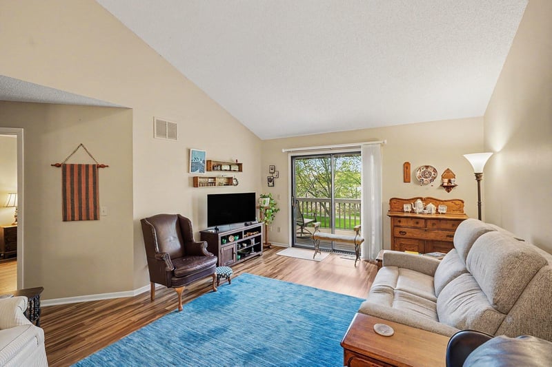 4555 Niagara Ln N, Plymouth, MN 55446