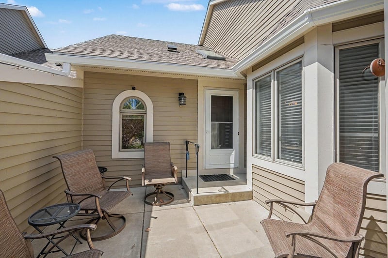 4555 Niagara Ln N, Plymouth, MN 55446