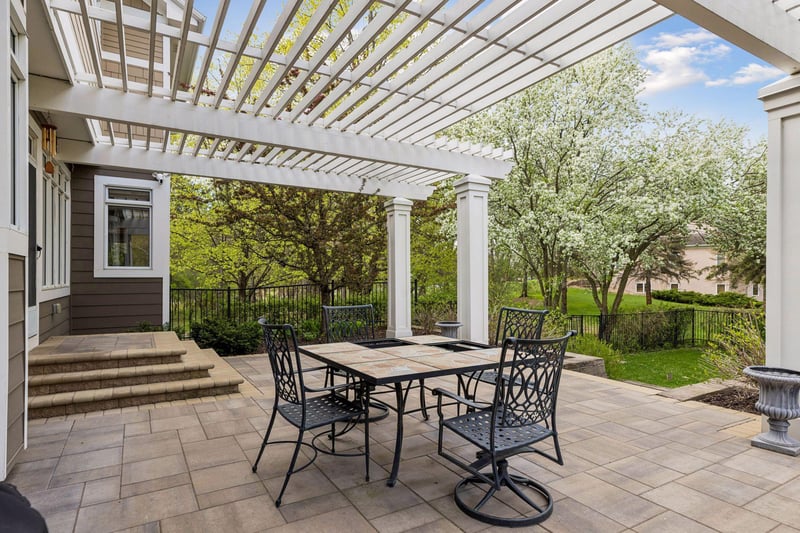 1 Foster Pl, North Oaks, MN 55127