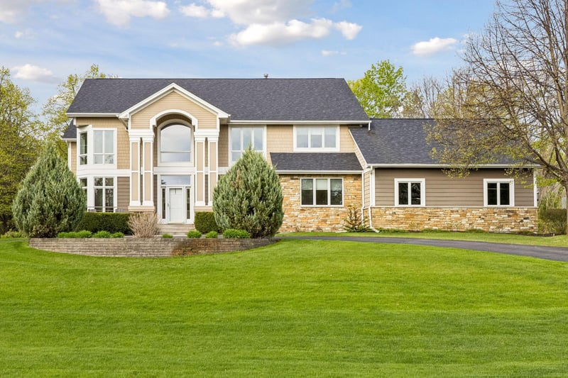 1 Foster Pl, North Oaks, MN 55127