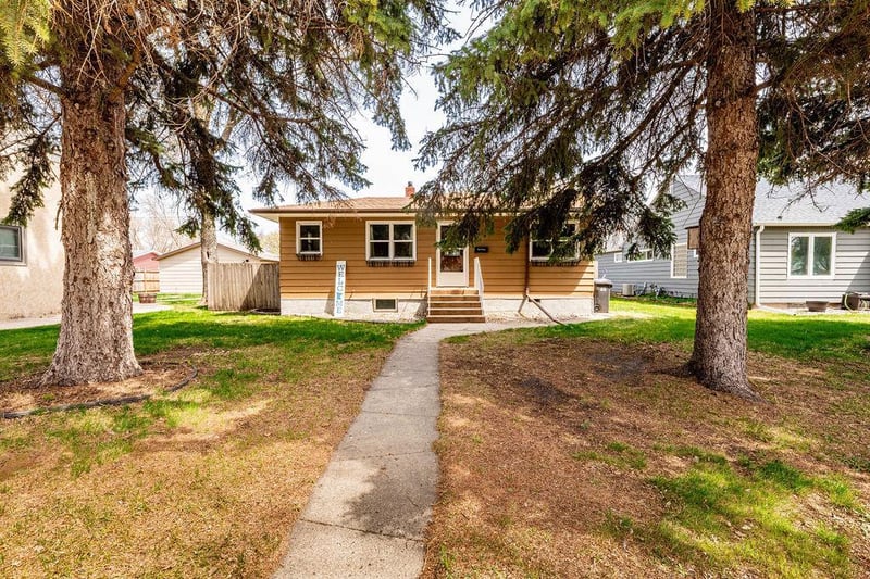 110 4th St SE, Barnesville, MN 56514
