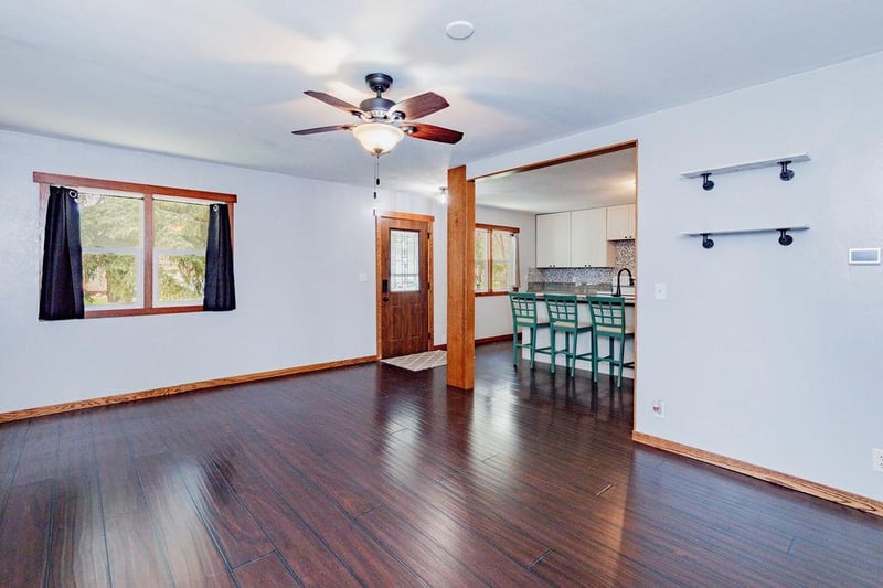 110 4th St SE, Barnesville, MN 56514