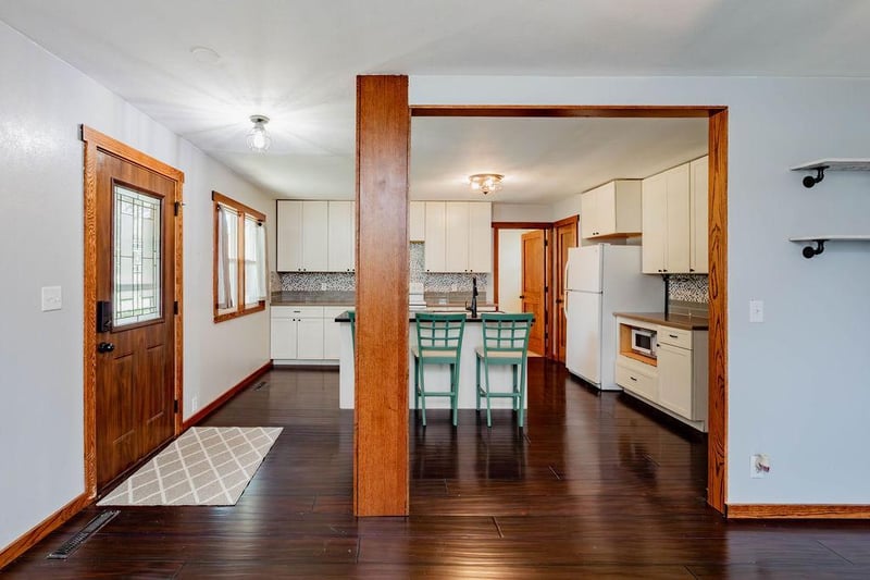 110 4th St SE, Barnesville, MN 56514