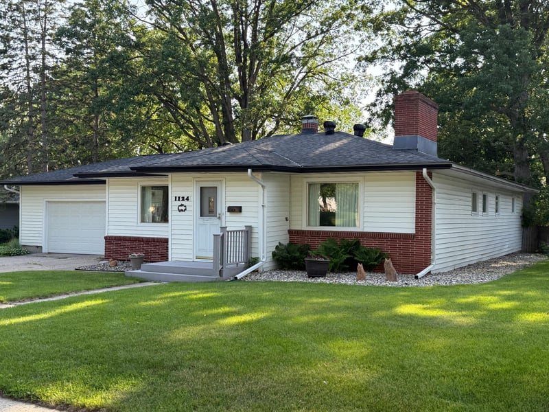 1124 Phinney Ave, Detroit Lakes, MN 56501
