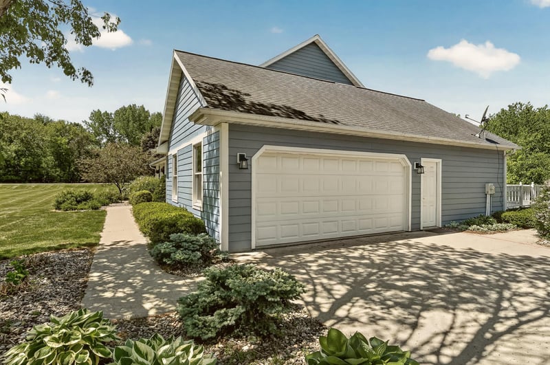 5823 Summit Ln NE, Rochester, MN 55906