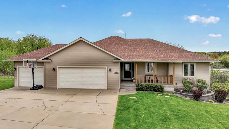 4409 Echo Valley Dr, Eau Claire, WI 54701