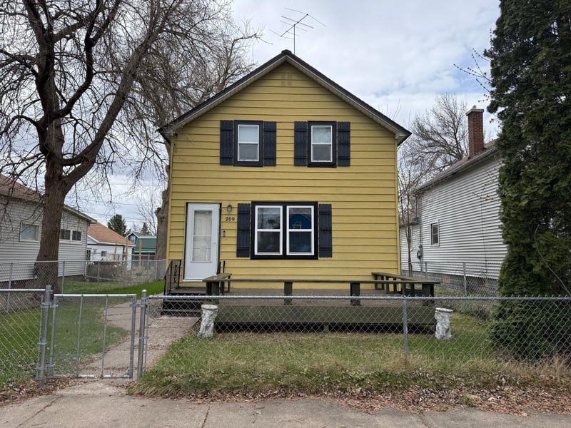 209 W Howard Ave, Keewatin, MN 55753