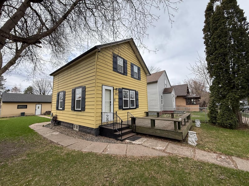 209 W Howard Ave, Keewatin, MN 55753