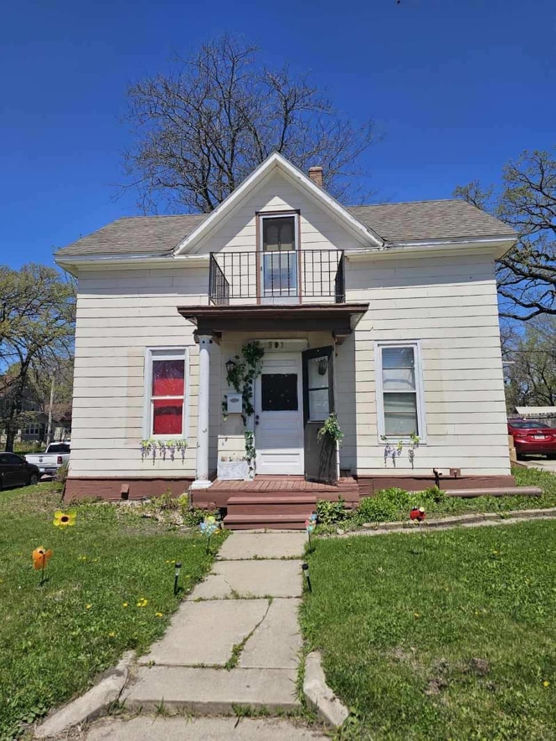 301 4th Ave NE, Waseca, MN 56093