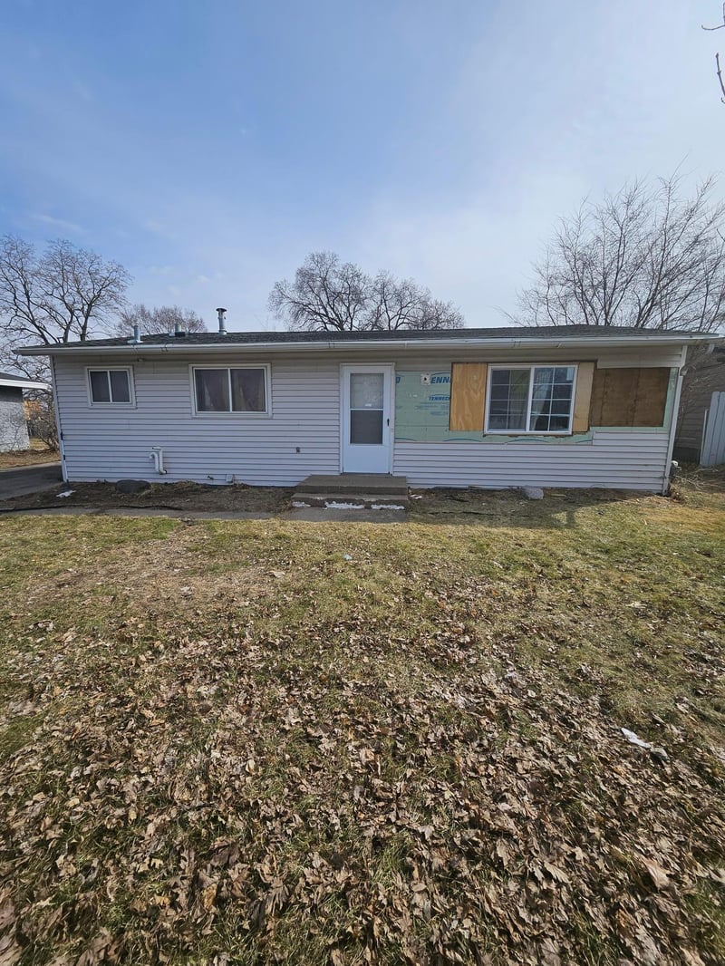 6430 Girard Ave N, Brooklyn Center, MN 55430