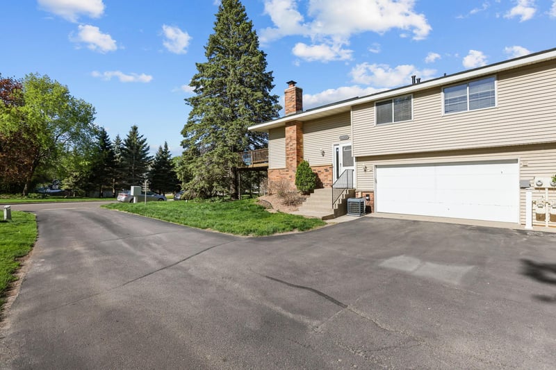 1812 E 123rd St, Burnsville, MN 55337