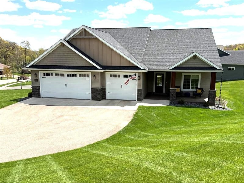 2739 Highclere Dr, Eau Claire, WI 54703