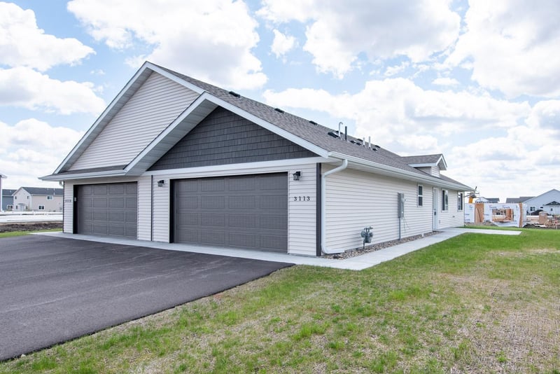 3113 Scotch Ln, Mankato, MN 56001