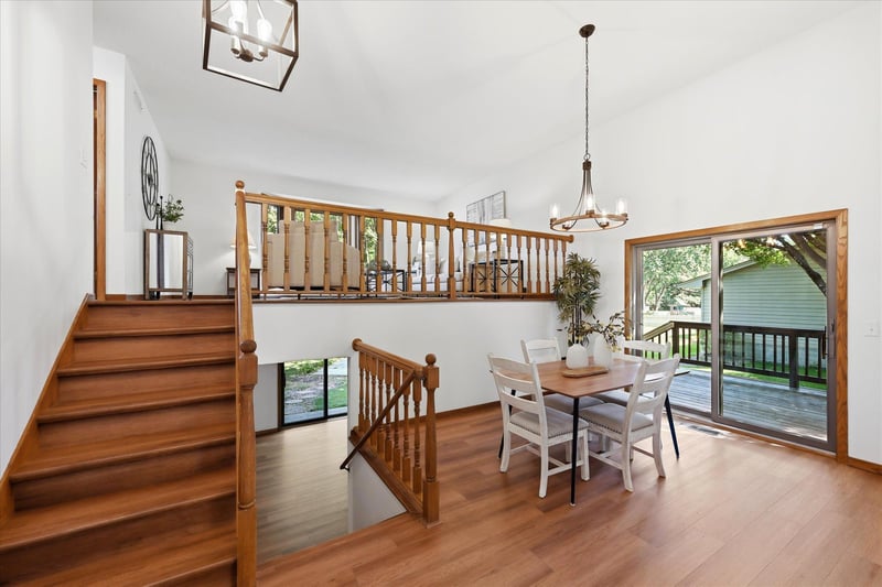 525 Mackubin Cir, Shoreview, MN 55126