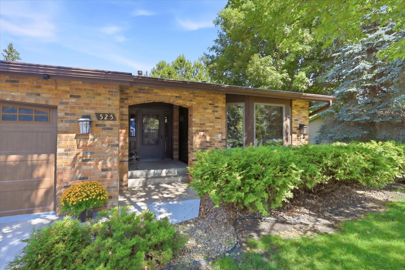 525 Mackubin Cir, Shoreview, MN 55126