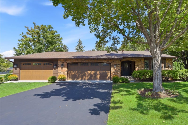 525 Mackubin Cir, Shoreview, MN 55126