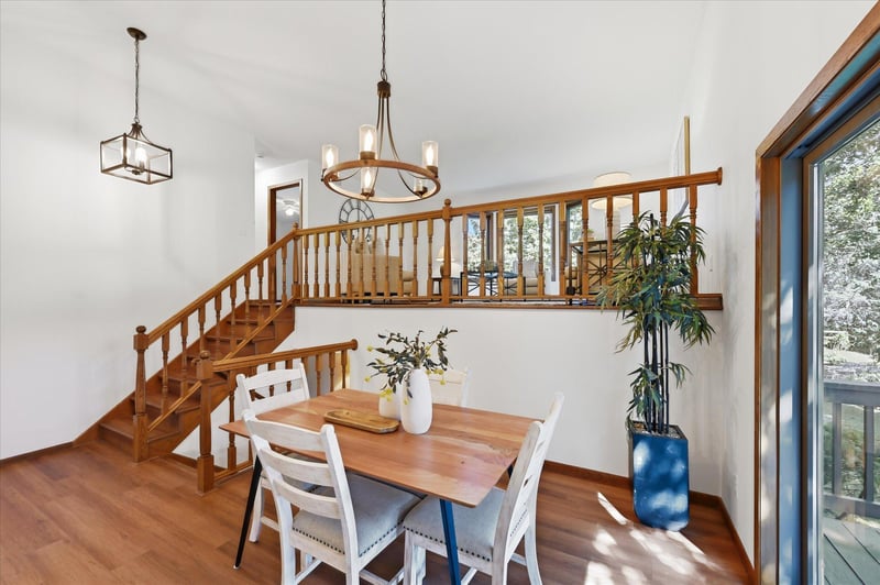 525 Mackubin Cir, Shoreview, MN 55126