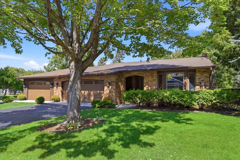 525 Mackubin Cir, Shoreview, MN 55126