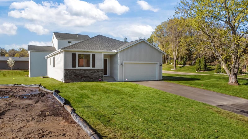3149 Seminary Dr, New Brighton, MN 55112