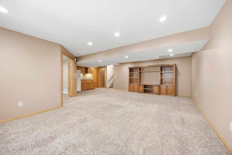 1603 Newton Ave N, Glencoe, MN 55336