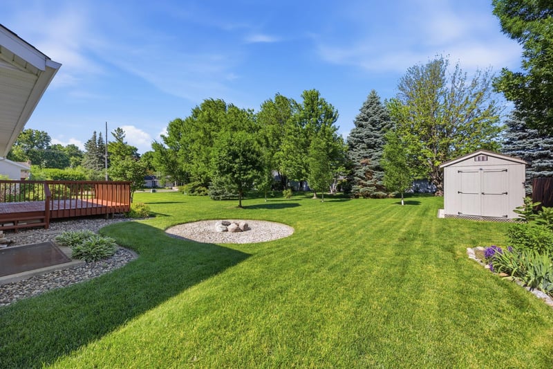 1603 Newton Ave N, Glencoe, MN 55336
