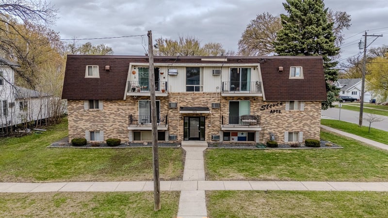 320 6th St S, Moorhead, MN 56560