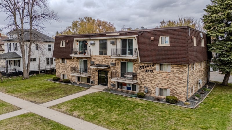 320 6th St S, Moorhead, MN 56560